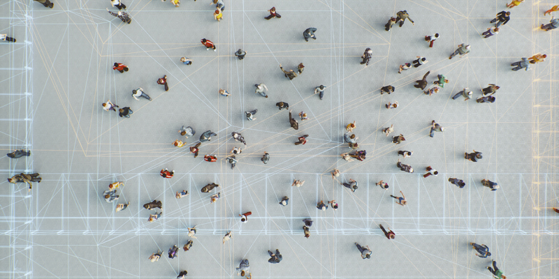 Mange mennesker set fra oven