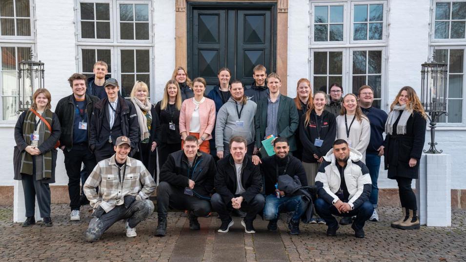 Gruppebillede af unge på Marienborg